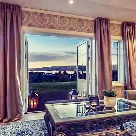 Cozy In With House A Panoramic View *